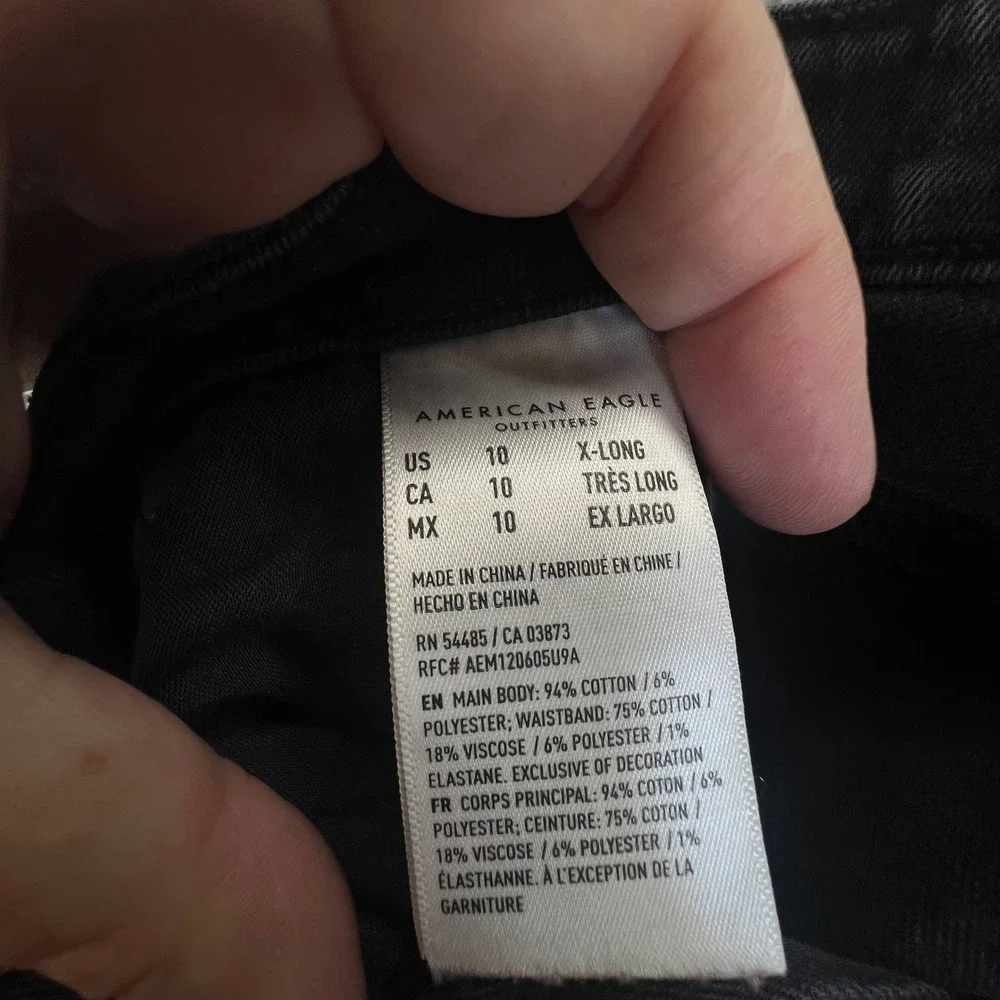 American Eagle Mom Jean High Waisted Distressed Washed Black Size 10 X-Long - Picture 7 of 9